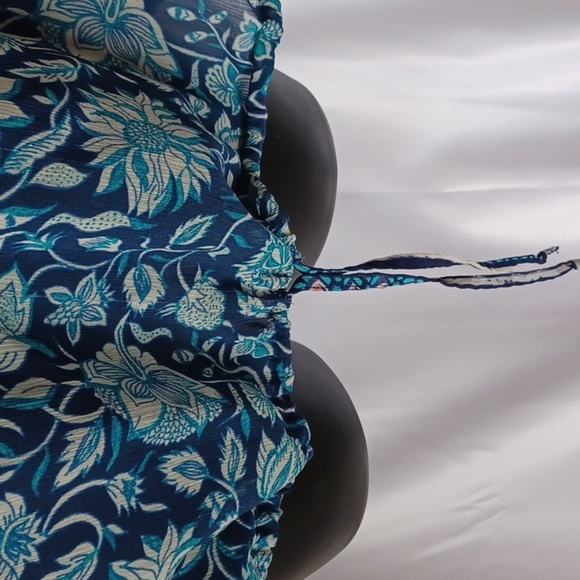 Lucky Brand Top - boho style, v-neck,  tie drawstring bottom,  elastic arm holes - Picture 6 of 8